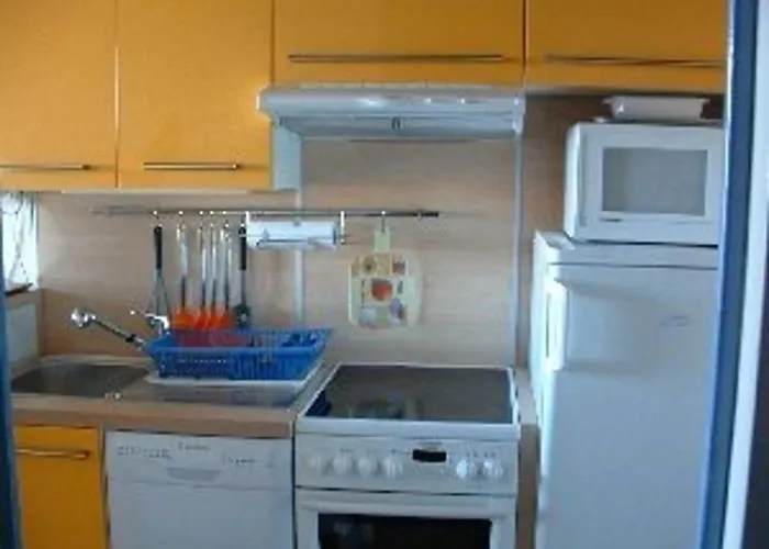 Spacieux Avec Mezzanine Et Parking, Proche - Fr-1-388-68