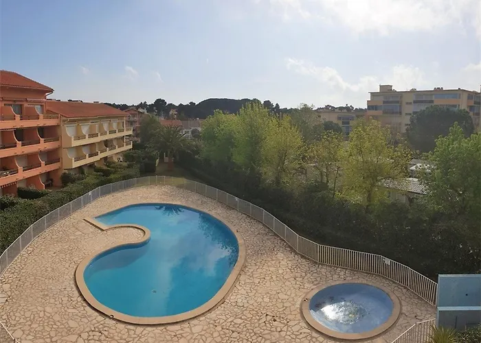 Spacieux Avec Mezzanine Et Parking, Proche - Fr-1-388-68 Apartmán